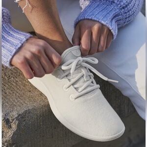 allbirds Size 7 Women's Tree Pipers - Kaikoura White (White Sole)